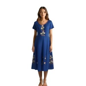 Vintage  flower embroidered dress, brocade around the neck!